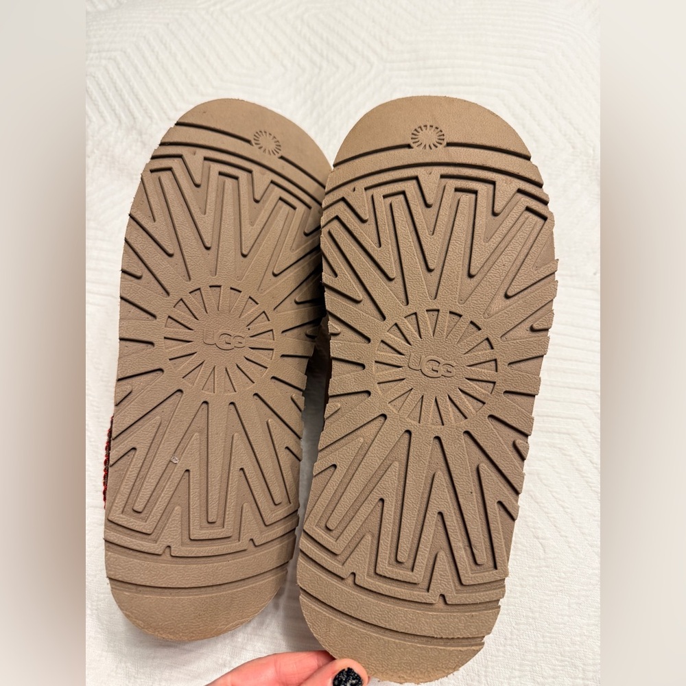 UGG women’s. Like new. Size 8 - Picture 4 of 5